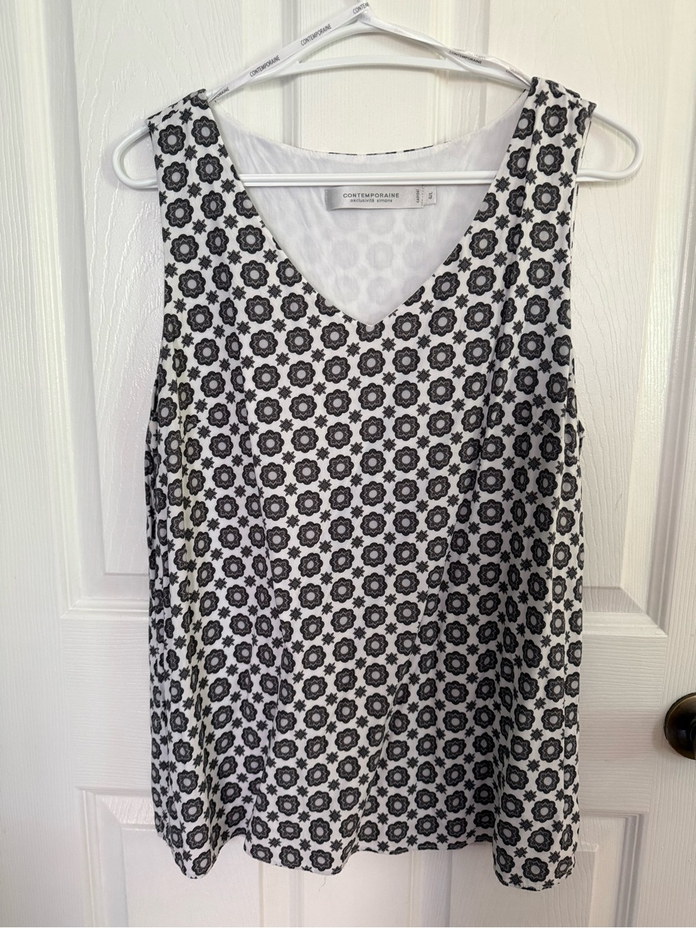 Contemporaine Black & White Floral Sleeveless V-Neck Top